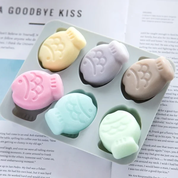 sg-11134201-7qvd5-limhbj7wiwb155.webp Round Cute Animal Fish Shape Silicone Soap Mold